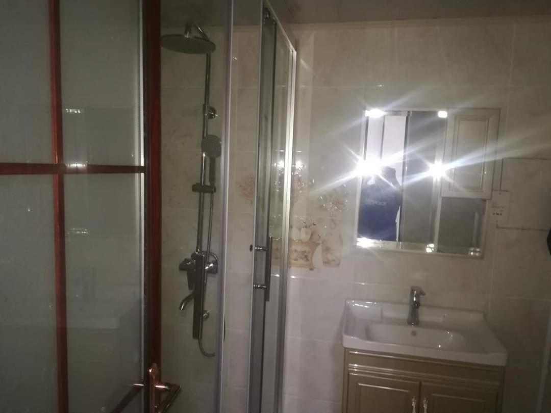 Lee Bed & Breakfast Francistown Bagian luar foto