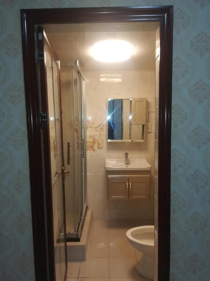 Lee Bed & Breakfast Francistown Bagian luar foto